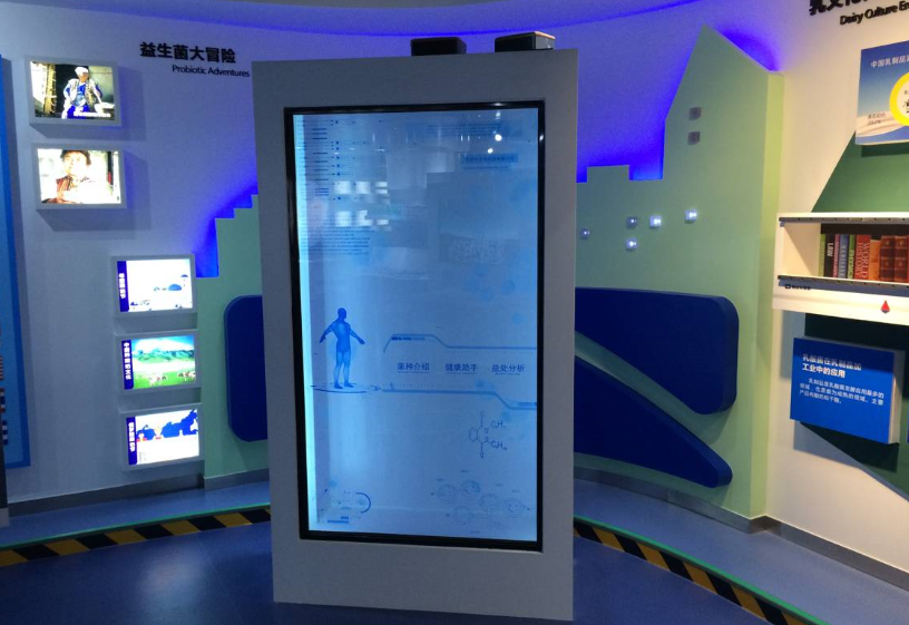 86寸透明屏展示柜-牛奶企業(yè)展廳