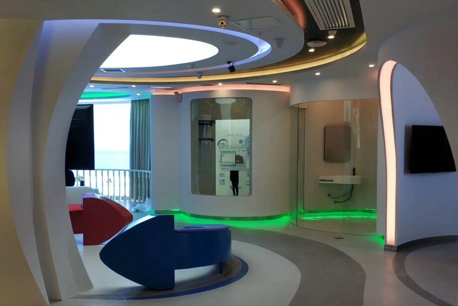 82寸透明液晶顯示屏-合肥寶灣國際企業(yè)園