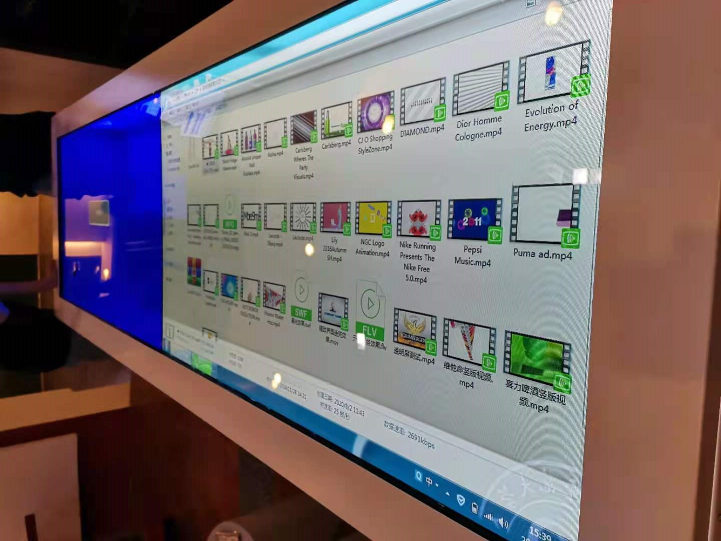 55寸臥式1X2透明顯示屏拼接-上海師范大學(xué)